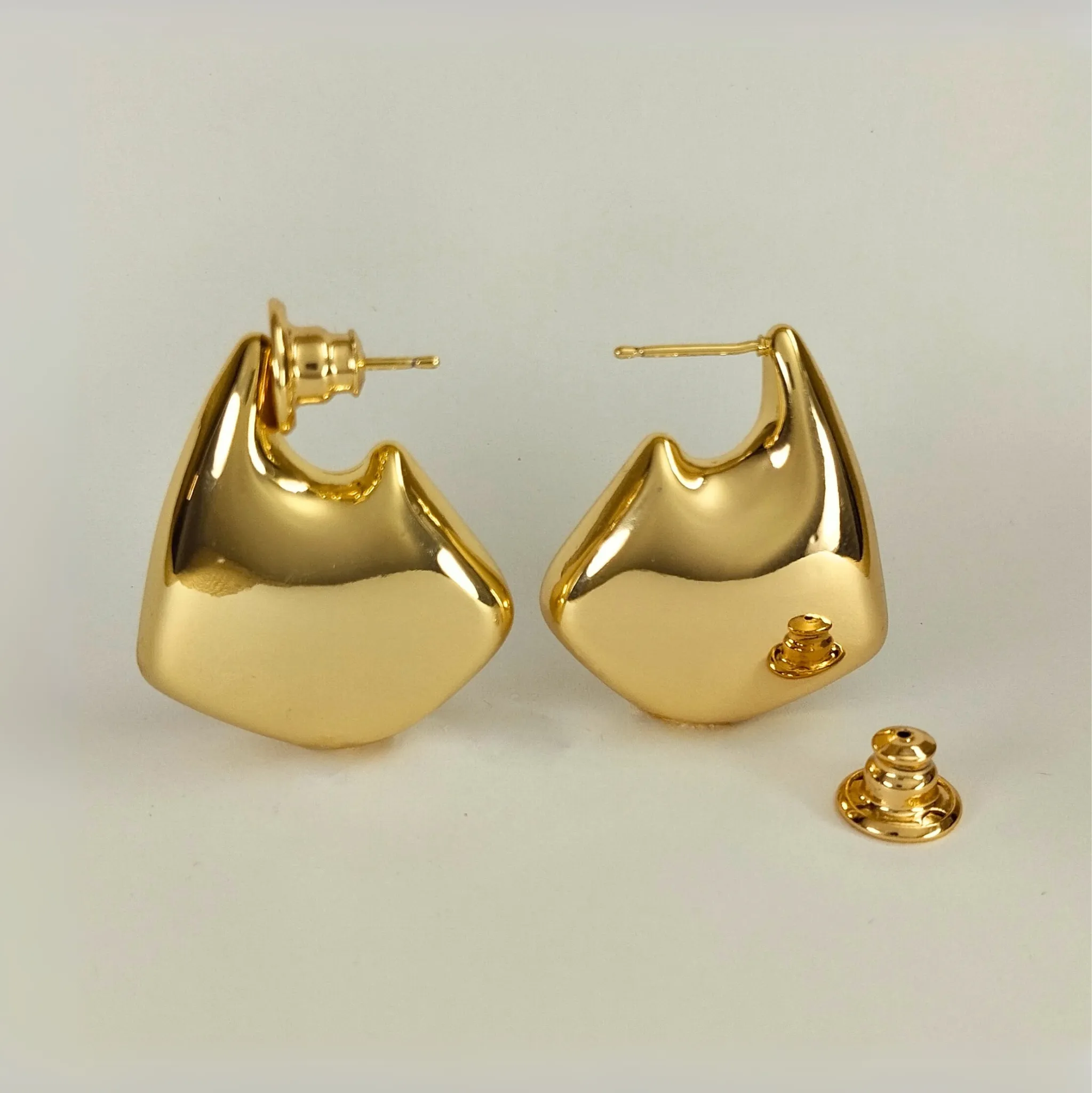 Brinco Banhado a Ouro 18k Gancho Palácio - Brilho e Imponência - Image 3